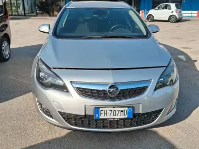 Usata Opel Astra 130 CV (95 kW) 2012 Grigio Station wagon