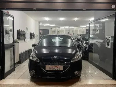 Usata Peugeot 208 Active 68 CV (50 kW) 2014 Nero Utilitaria