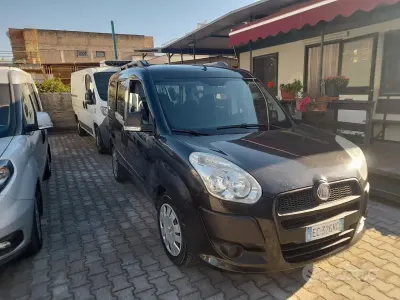 Usado Fiat Doblò Dynamic 135 HP (99 kW) 2010 Preto Monovolume