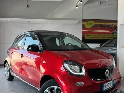 Usata Smart ForFour Passion 90 CV (66 kW) 2017 Rosso Utilitaria