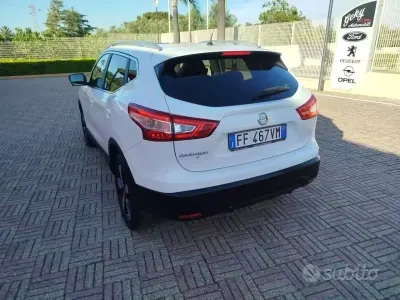 Usata Nissan Qashqai N-Connecta 110 CV (80 kW) 2016 Bianco SUV