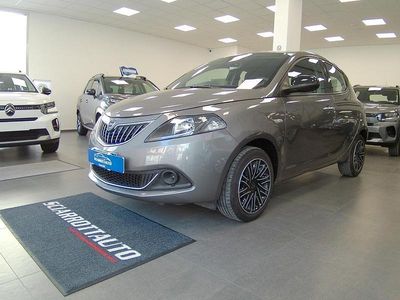 Usata Lancia Ypsilon Silver 69 CV (50 kW) 2022 Grigio Utilitaria