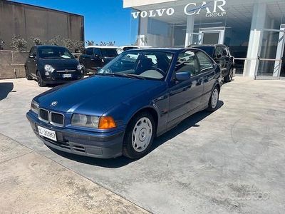 Usata BMW 316 101 CV (74 kW) 1994 Blu Berlina