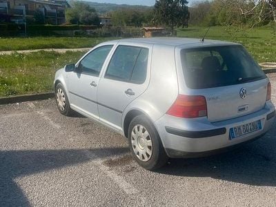 Begagnad VW Golf IV 101 HK (74 kW) 2000 Grå Sedan