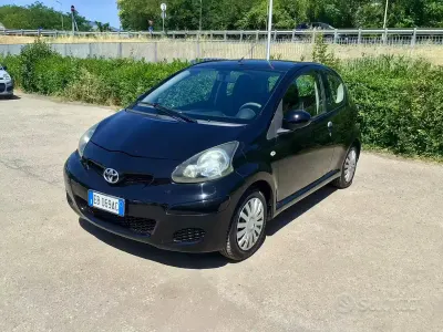 Usata Toyota Aygo 68 CV (50 kW) 2010 Nero Utilitaria