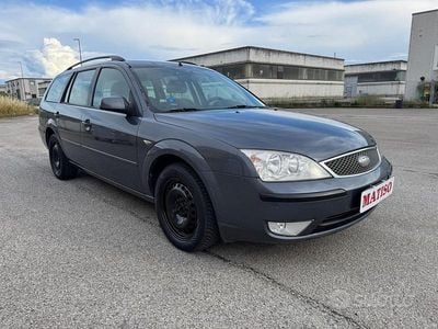 Usata Ford Mondeo Ghia 130 CV (95 kW) 2004 Grigio Station wagon