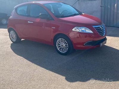 Usata Lancia Ypsilon Gold 69 CV (50 kW) 2015 Rosso Utilitaria