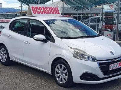 Usata Peugeot 208 Active 92 CV (67 kW) 2015 Bianco Utilitaria