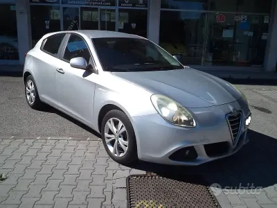 Usata Alfa Romeo Giulietta Distinctive 105 CV (77 kW) 2013 Grigio Utilitaria