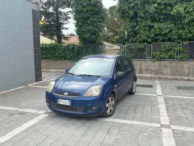 Usata Ford Fiesta 68 CV (50 kW) 2008 Blu Utilitaria