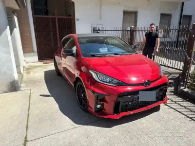 Usata Toyota Yaris 261 CV (191 kW) 2021 Rosso Utilitaria