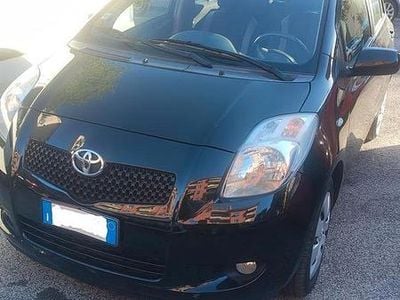 Usata Toyota Yaris 69 CV (50 kW) 2007 Nero Utilitaria