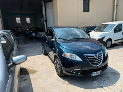 Gebraucht Lancia Ypsilon 80 PS (58 kW) 2015 Blau Kleinwagen