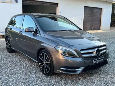 Usata Mercedes B180 Advanced 109 CV (80 kW) 2013 Grigio Utilitaria