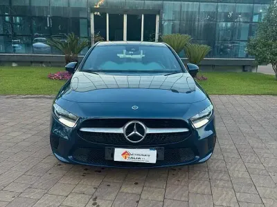 Usata Mercedes A180 Premium 116 CV (85 kW) 2022 Blu/azzurro Berlina