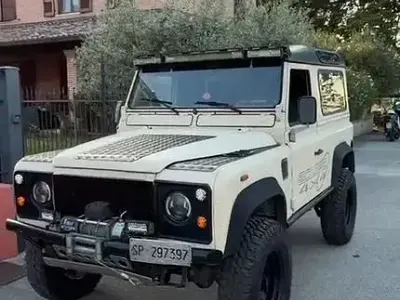 Usata Land Rover Defender 113 CV (83 kW) 1991 SUV