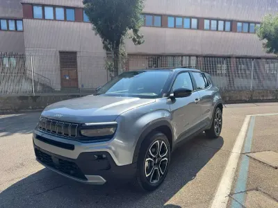 Nuova Jeep Avenger Summit 101 CV (74 kW) 2025 Grigio SUV
