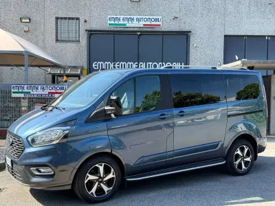 Usata Ford Tourneo Custom Active 185 CV (136 kW) 2021 Blu chrome metallizzato Furgone