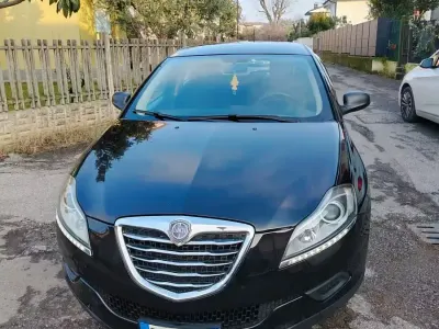 Begagnad Lancia Delta S 120 HK (88 kW) 2013 Svart Halvkombi