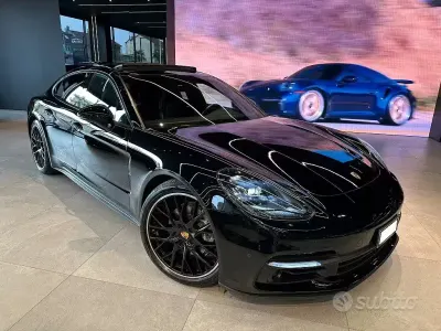 Usata Porsche Panamera 330 CV (242 kW) 2018 Nero metallizzato Utilitaria