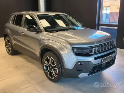 Begagnad Jeep Avenger Summit 101 HK (74 kW) 2024 Grå SUV