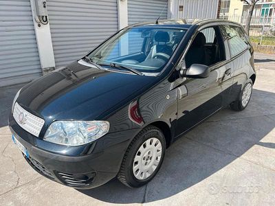 Usata Fiat Punto Active 60 CV (44 kW) 2010 Nero Utilitaria
