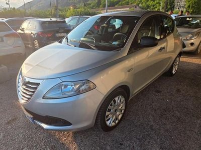 Usata Lancia Ypsilon Silver 95 CV (69 kW) 2014 Argento Utilitaria