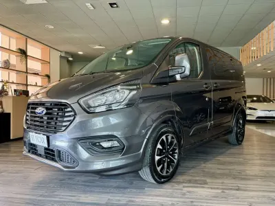 Usata Ford Tourneo Sport 170 CV (125 kW) 2024 Grigio Monovolume