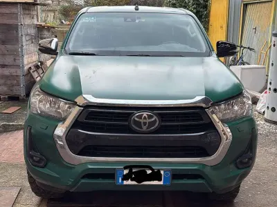 Usata Toyota HiLux Lounge 204 CV (150 kW) 2021 Verde Pick-up