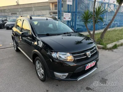 Usata Dacia Sandero Stepway 90 CV (66 kW) 2014 Nero Berlina