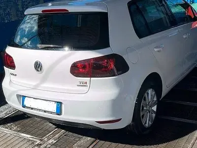 Usata VW Golf VI 105 CV (77 kW) 2011 Bianco Utilitaria