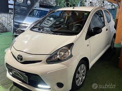 Usata Toyota Aygo 67 CV (49 kW) 2009 Bianco Utilitaria