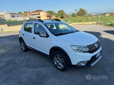Bianco Usata 2017 Dacia Sandero Lauréate Berlina | 5900 € (Buon prezzo)