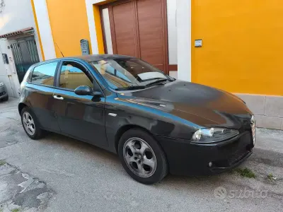 Usata Alfa Romeo 147 Progression 120 CV (88 kW) 2005 Nero Utilitaria