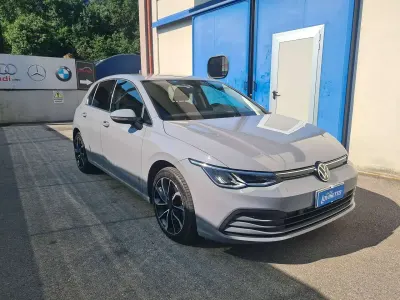 Usata VW Golf VIII 116 CV (85 kW) 2021 Moonstey grau Berlina