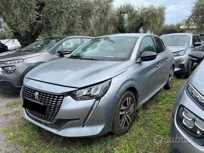 Usata Peugeot 208 Allure 102 CV (75 kW) 2022 Grigio Utilitaria