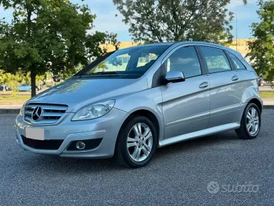 Usata Mercedes B200 Chrome 140 CV (102 kW) 2011 Grigio Monovolume