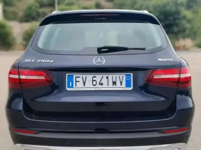 Usata Mercedes GLC250 204 CV (150 kW) 2019 Blu Station wagon