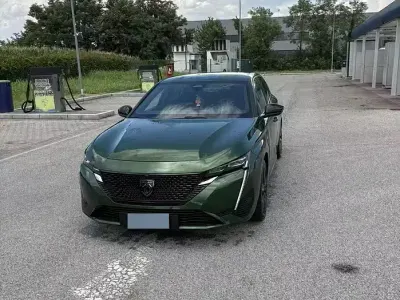 Usata Peugeot 308 GT-line 131 CV (96 kW) 2023 Verde Berlina