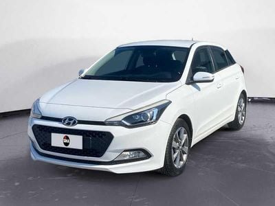 Usata Hyundai i20 Comfort 84 CV (61 kW) 2015 Bianco Utilitaria