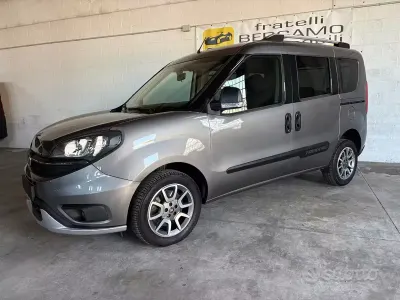 Usata Fiat Doblò Trekking 120 CV (88 kW) 2018 Grigio Monovolume
