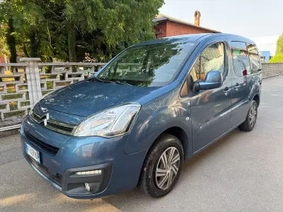 Usata Citroën Berlingo Feel 99 CV (72 kW) 2016 Blu/azzurro Monovolume