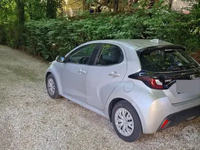 Begagnad Toyota Yaris 72 HK (52 kW) 2021 Grå Halvkombi
