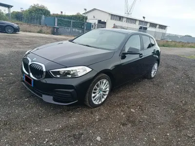 Begagnad BMW 116 116 HK (85 kW) 2022 Svart Halvkombi