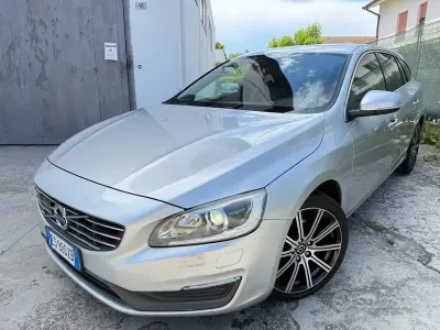 Usata Volvo V60 181 CV (133 kW) 2013 Grigio Station wagon