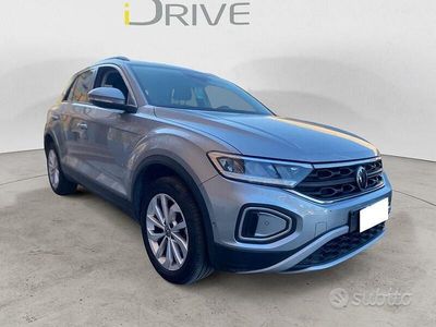 Usata VW T-Roc Style 150 CV (110 kW) 2023 Argento SUV