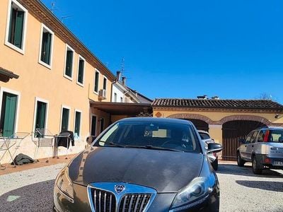 Usata Lancia Delta 120 CV (88 kW) 2008 Grigio Utilitaria