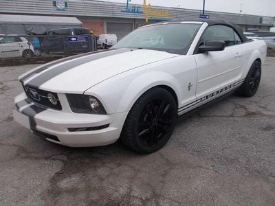 Usata Ford Mustang Convertible 314 CV (230 kW) 2005 Bianco Cabrio