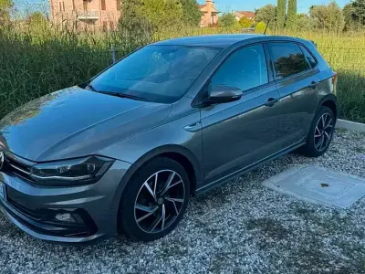 Usata VW Polo 95 CV (69 kW) 2018 Grigio Utilitaria