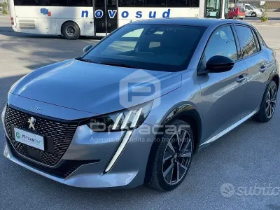 Usata Peugeot 208 GT-line 102 CV (75 kW) 2020 Grigio Utilitaria